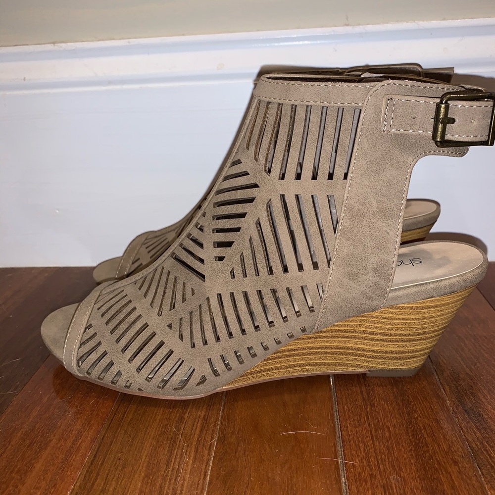 Spring Peep Toe Wedges! - Picture 3 of 5